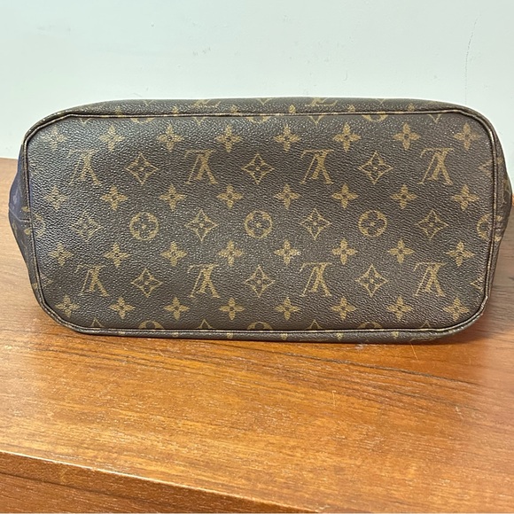 Louis Vuitton Neverfull MM Monogram - Picture 5 of 16